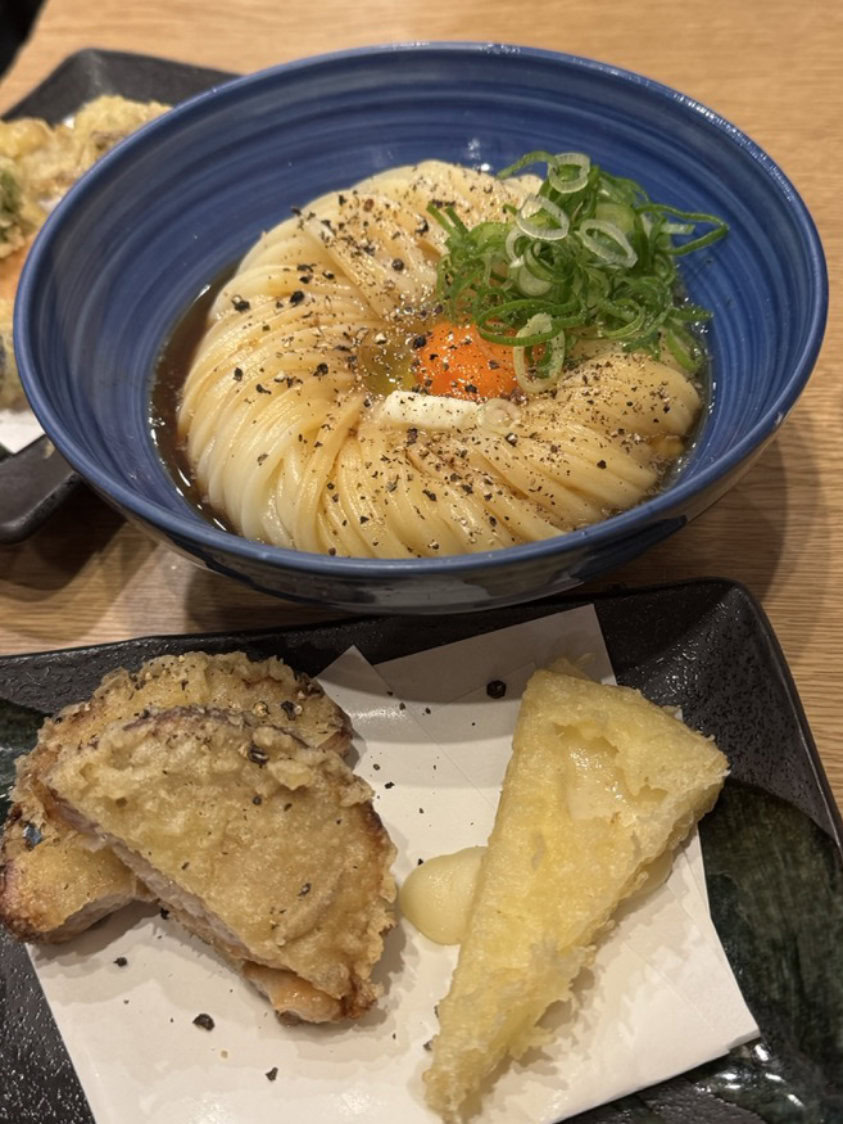 Udon Shin ¥2,690 熱醬油黑椒牛油溏心蛋拌烏冬配豬扒&芝士天婦羅